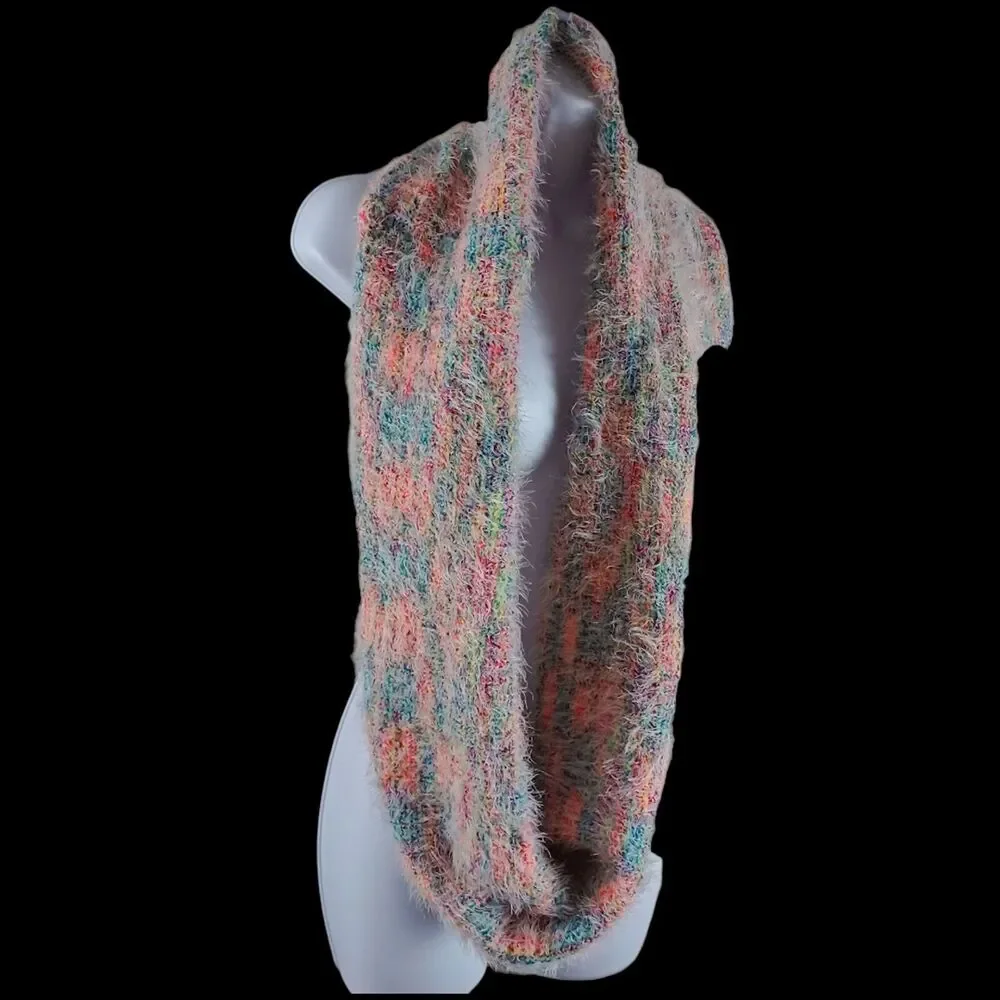 Steve Madden NWT Fuzzy Eyelash Knit Infinity Loop Scarf Pastel Rainbow Soft Cozy